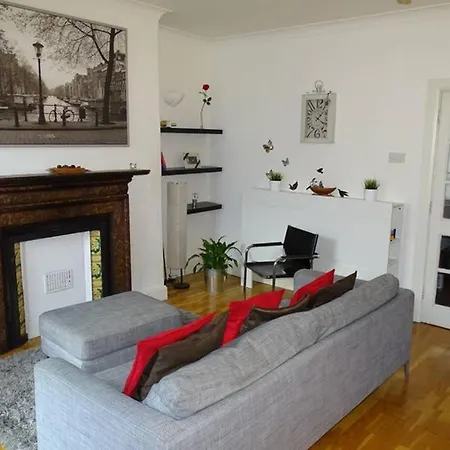 Beautiful 1 Minute Walk From Temple Bar *